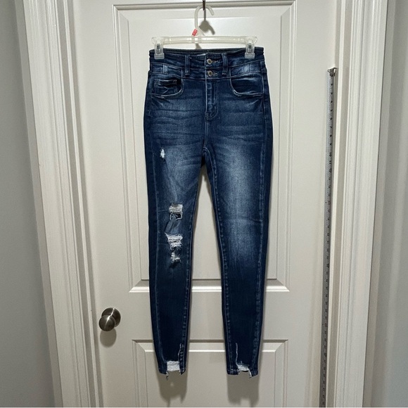 KanCan Denim - Kan Can Signature - Kurvy Ultra High Rise ankle Skinny Jeans 25”.  Distressed
